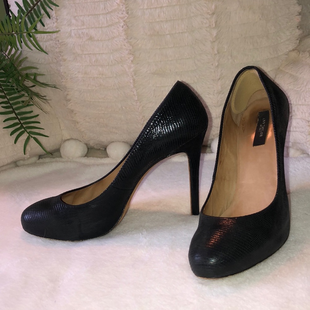 Classic Ann Taylor black pumps.
